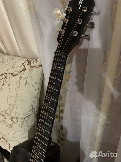 Акустическая гитара