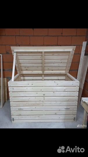 Компактный ящик из дерева