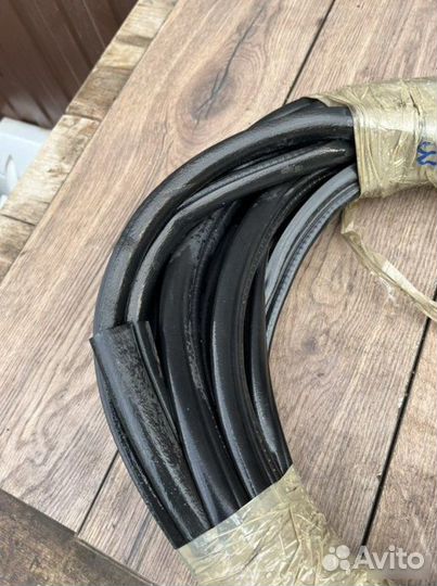 Уплотнительная резинка Nissan Qashqai J10 1.6