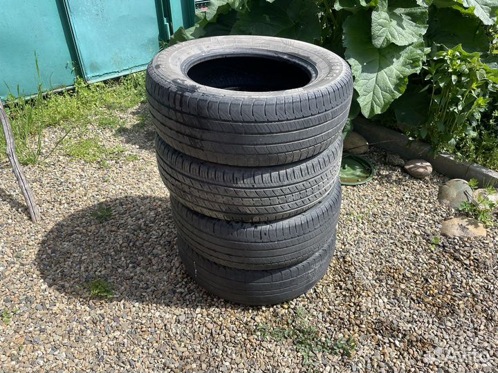 Kumho Crugen Premium KL33 235/65 R17 104H