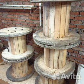 Садовый круглый стол из деревянной катушки от кабеля на дачу