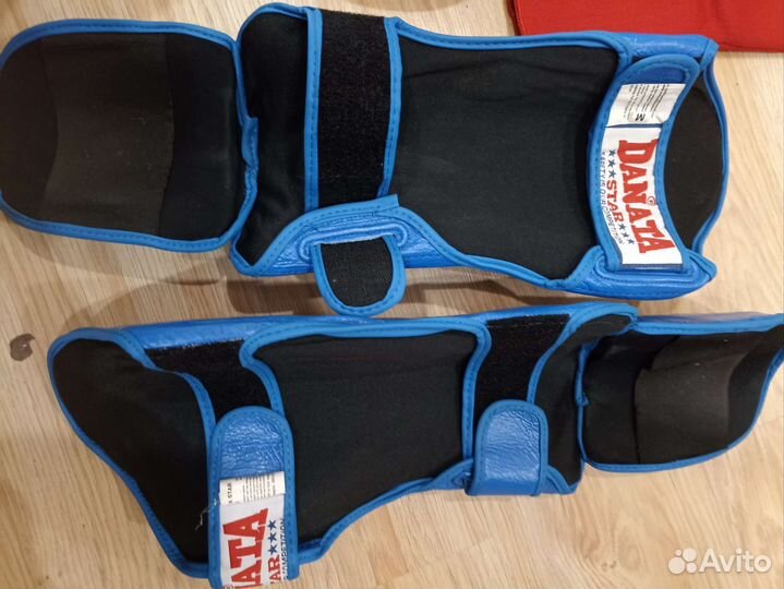 Боксерские перчатки, шлем, защита