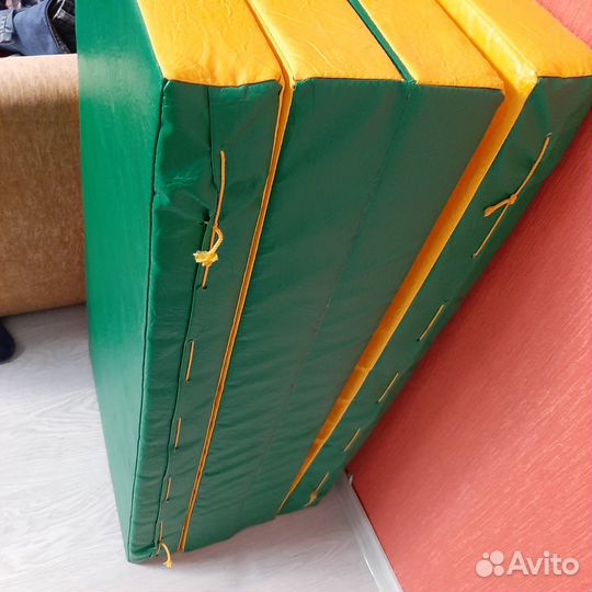 Мат гимнастический складной