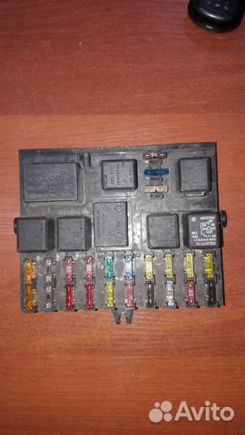 Монажный блок (блок предохранителей и реле)