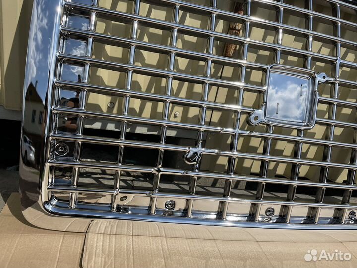 Решетка радиатора Volvo VNL 670-780 полный хром