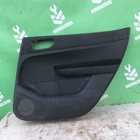 Обшивка двери задней правой Пежо 307