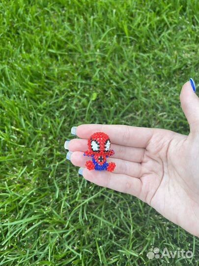 Человек- паук, фигурка амигуруми