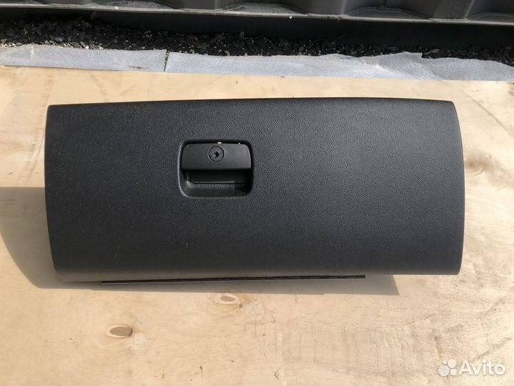 Бардачок Cadillac Escalade III 06-14