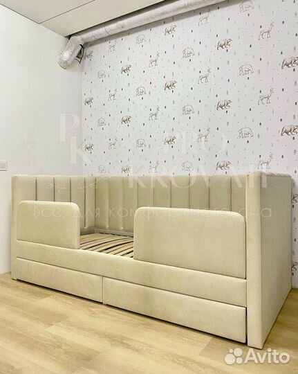 Детская кровать с мягкими бортиками