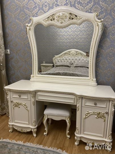 Спальный гарнитур