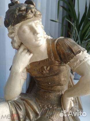 Старинная статуэтка