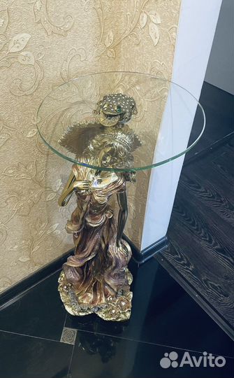 Столик статуэтка