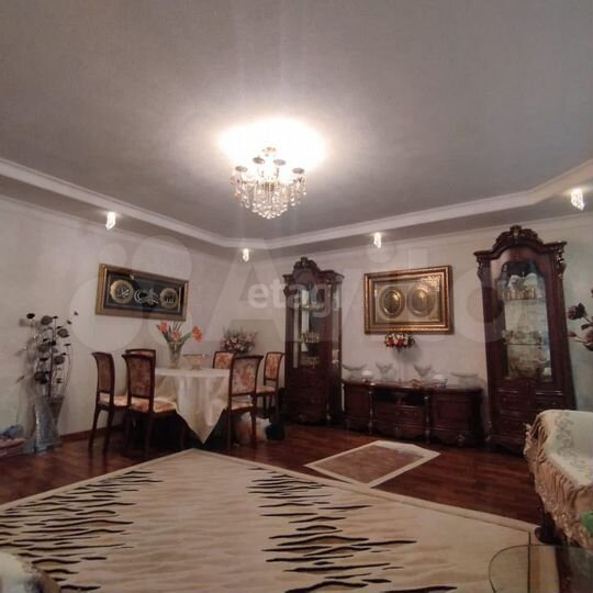 4-к. квартира, 100 м², 2/4 эт.