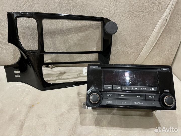 Штатная магнитола на mitsubishi outlander 3