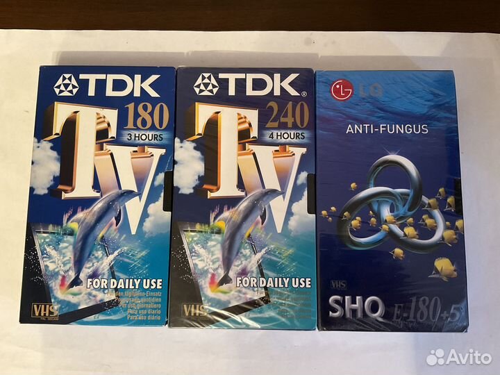 За 3-шт VHS кассеты запечатаны, новые