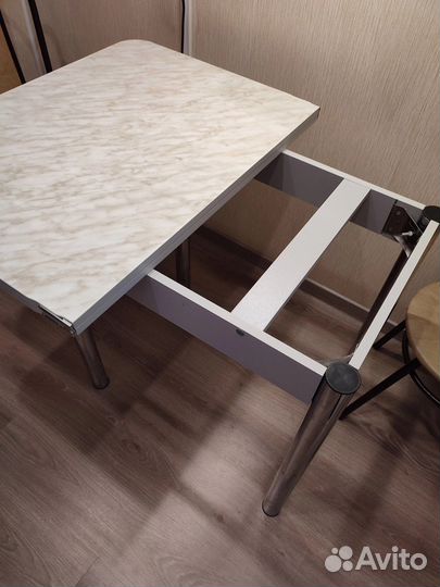 Кухонный стол