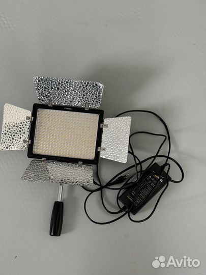 Видеосвет yongnuo 300