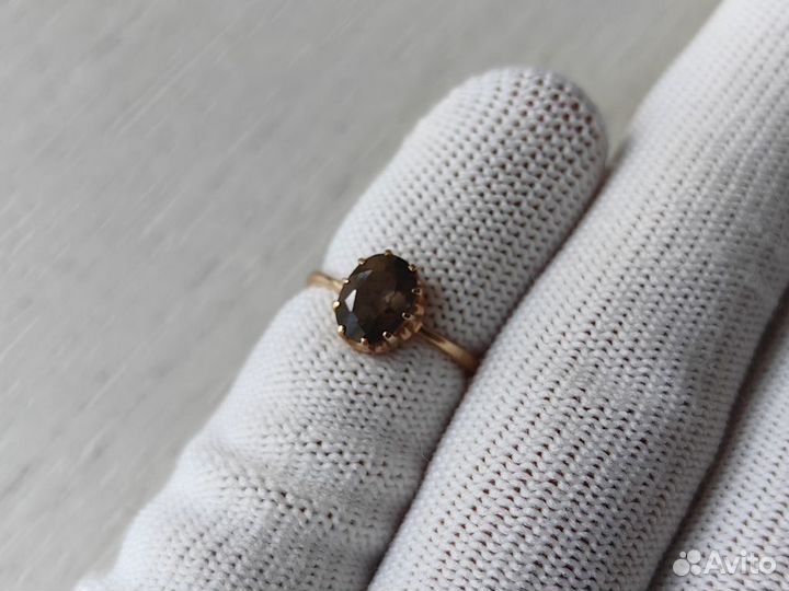 Золотое кольцо с камнем