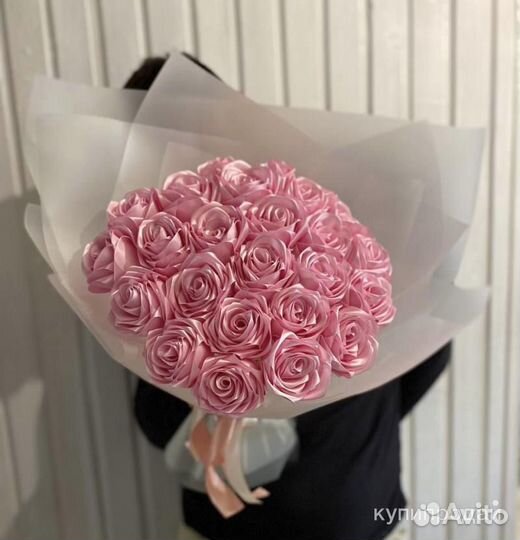 Розы из атласных лент