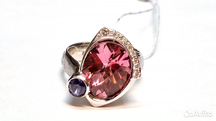 Золотое кольцо с бриллиантом 0р