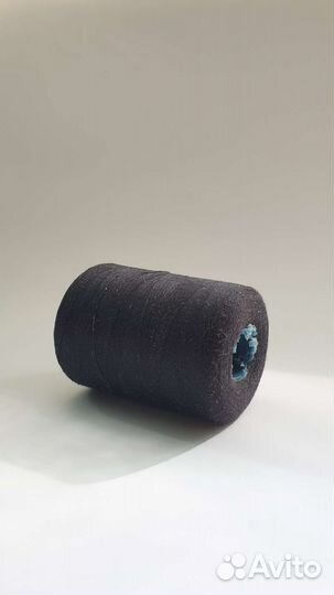 Нитки в бобинах черные