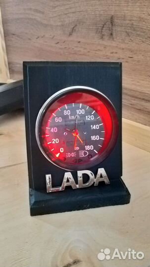 Часы настольные LADA