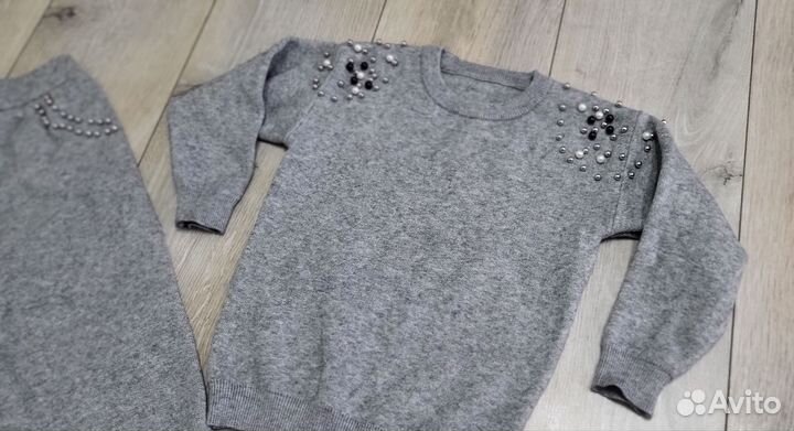 Костюм вязаный на девочку 110см