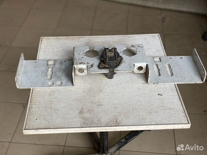 Кронштейн розетки полуприцеп Шмитц