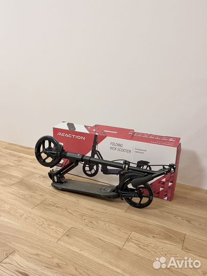 Складной самокат Reaction 230 с ручным тормозом