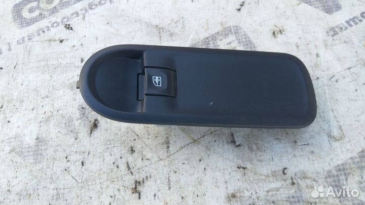 Кнопка стеклоподъемника Renault Duster 4x4