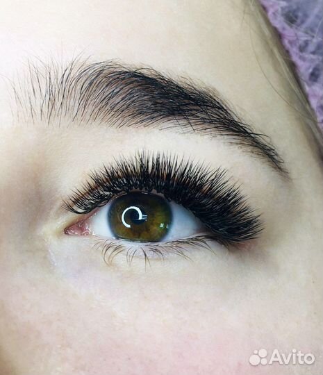 Модель на наращивание ресниц