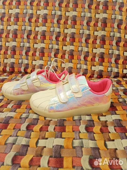 Кроссовки светящиеся новые