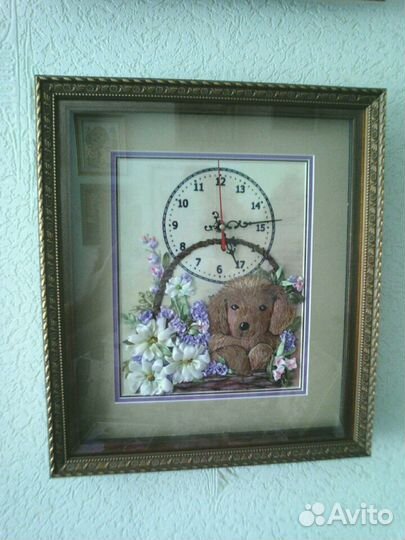 Настенные часы, вышитые лентами