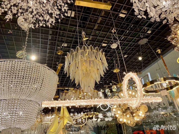 Роскошная хрустальная люстра