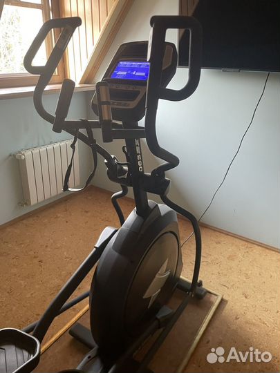 Эллиптический тренажер Spirit XE580