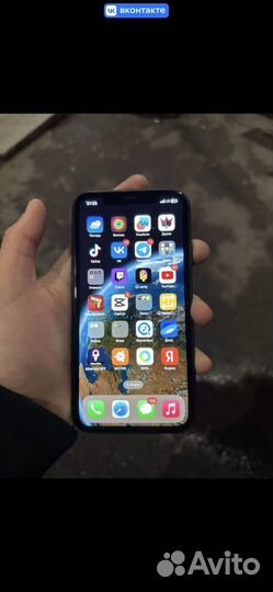 Телефон iPhone 11