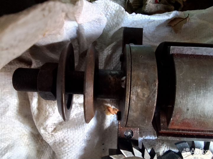 Циркулярно-фуганочный вал с фрезами