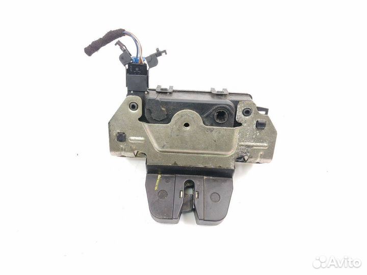 Замок крышки багажника Opel Zafira 2 (B) 2007