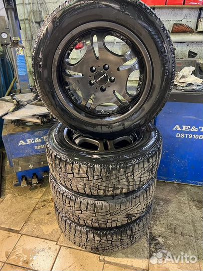 R18 Nexen Winguard 235/60, PCD 5x114.3 DIA 68