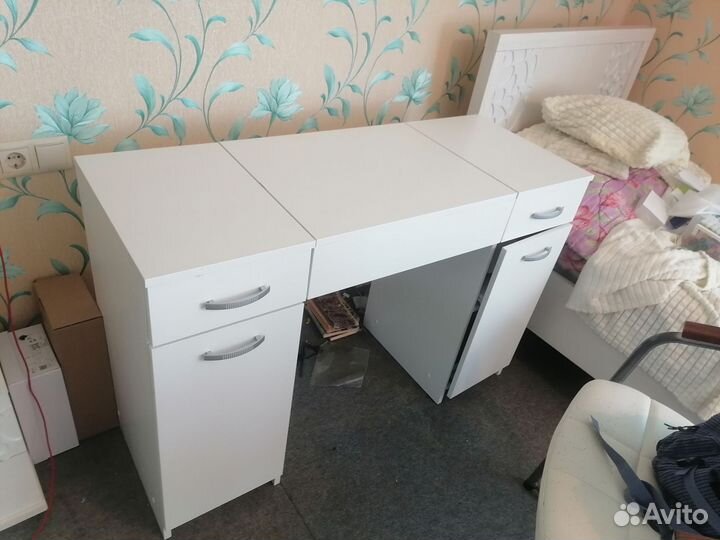 Стол белый (Hoff)