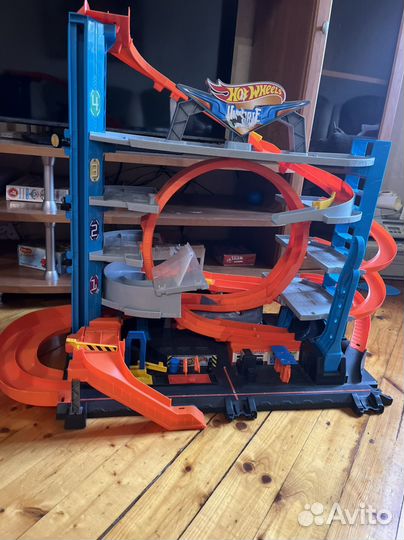 Hot wheels трек парковка