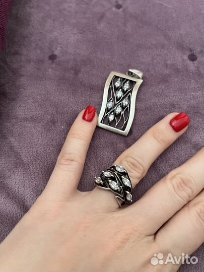 Серебряное кольцо и подвеска с цирконами