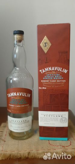 Коробка и пустая бутылка из под виски