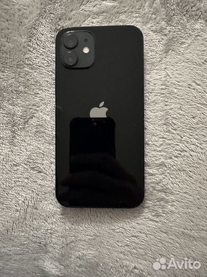 Телефон iPhone 12