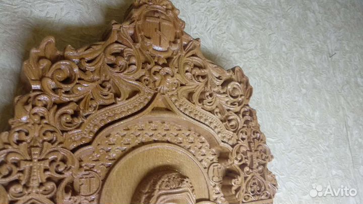 Резная икона из дерева
