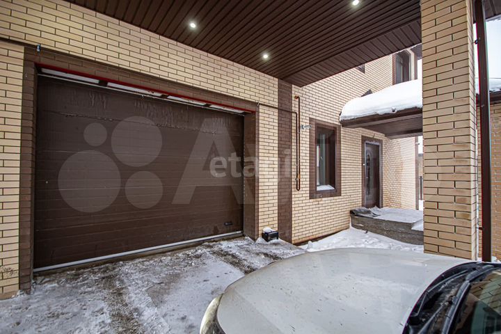 Коттедж 257 м² на участке 8 сот.