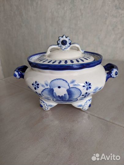 В доставке.Супница(шкатулка,сахарница) Гжель новая