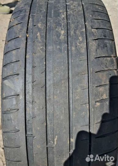 Michelin Pilot Sport 4 235/45 R18 98Y