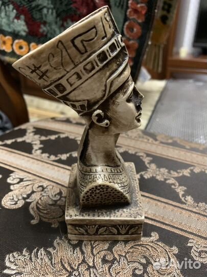 Статуэтка нефертити