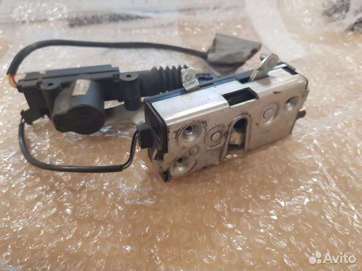 Замок двери багажника Chevrolet Niva 2009-2020